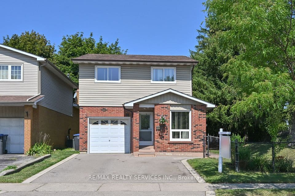 2 Lindridge Avenue, Brampton, ON L6S 3W9 – main photo