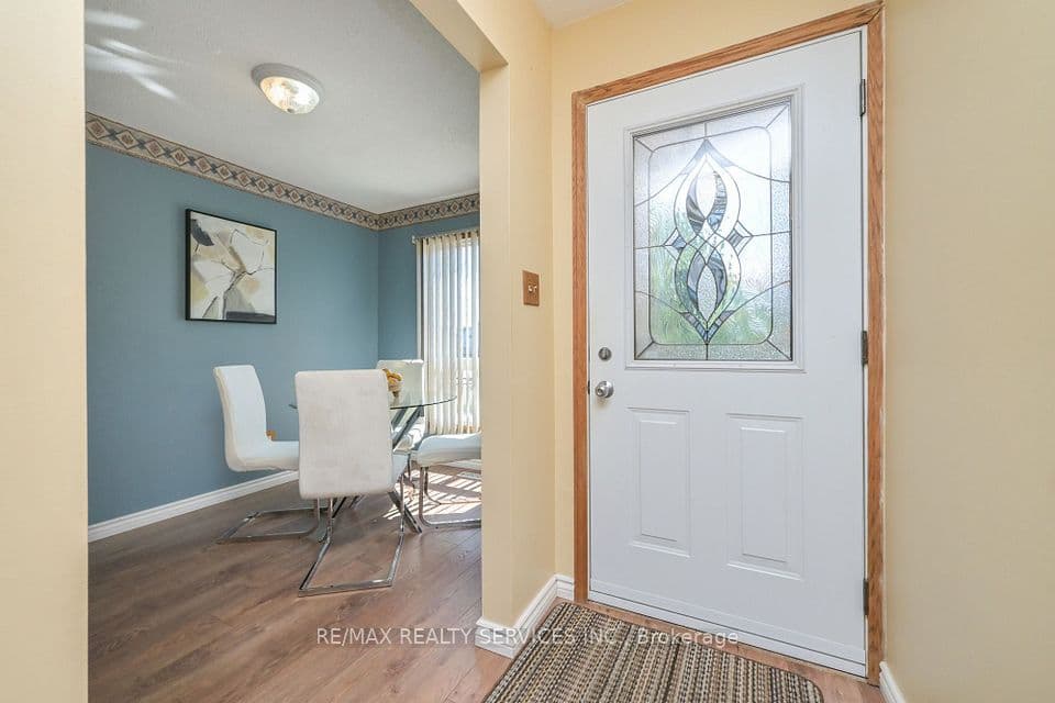 2 Lindridge Avenue, Brampton, ON L6S 3W9 – photo 3
