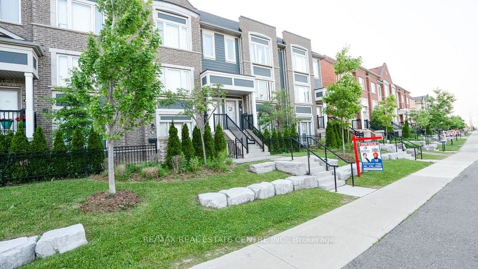 250 Sunny Meadow Boulevard 77, Brampton, ON L6R 3Y7 – photo 2