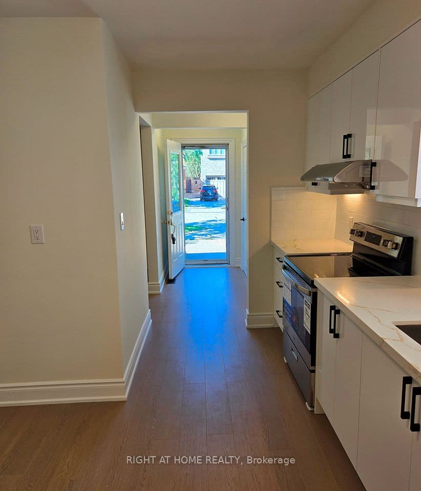 8 Northampton Drive, Toronto, ON M9B 4S6 – photo 3