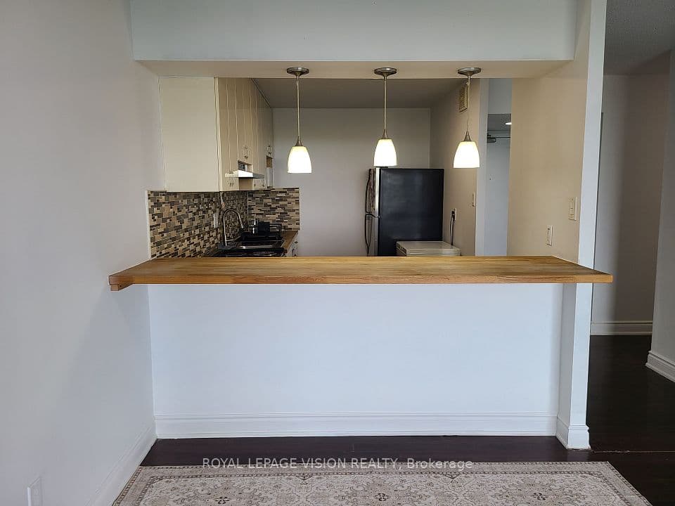 10 Martha Eaton Way S 2107, Toronto, ON M6M 5B3 – main photo