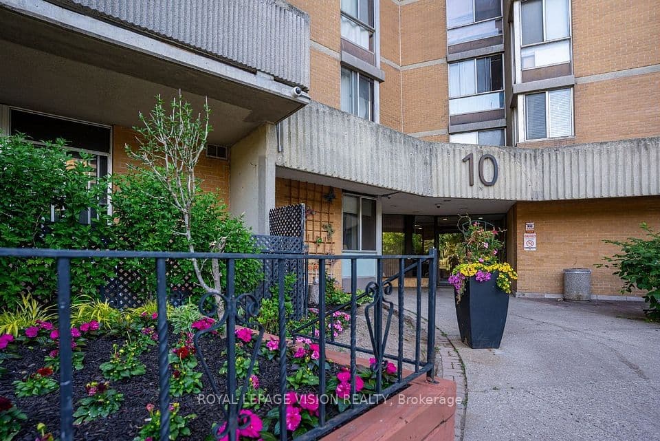 10 Martha Eaton Way S 2107, Toronto, ON M6M 5B3 – photo 3