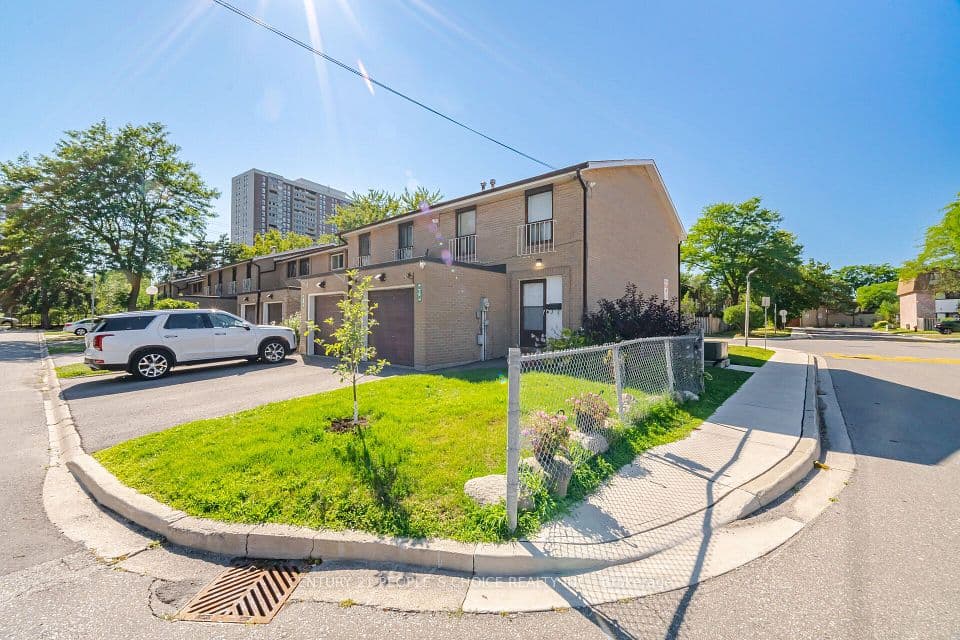 79 Fleetwood Crescent, Brampton, ON L6T 2E5 – photo 2