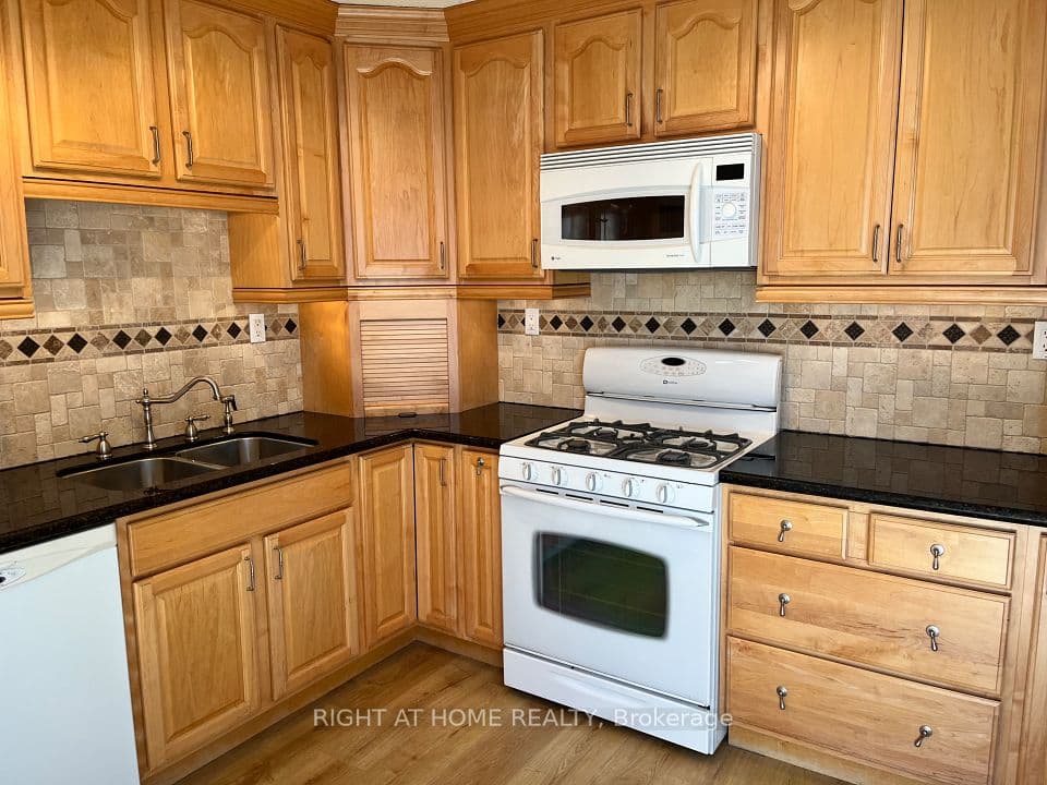 70 Carisbrooke Court, Brampton, ON L6S 3K1 – photo 3