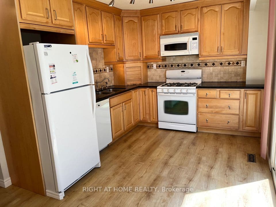 70 Carisbrooke Court, Brampton, ON L6S 3K1 – photo 2