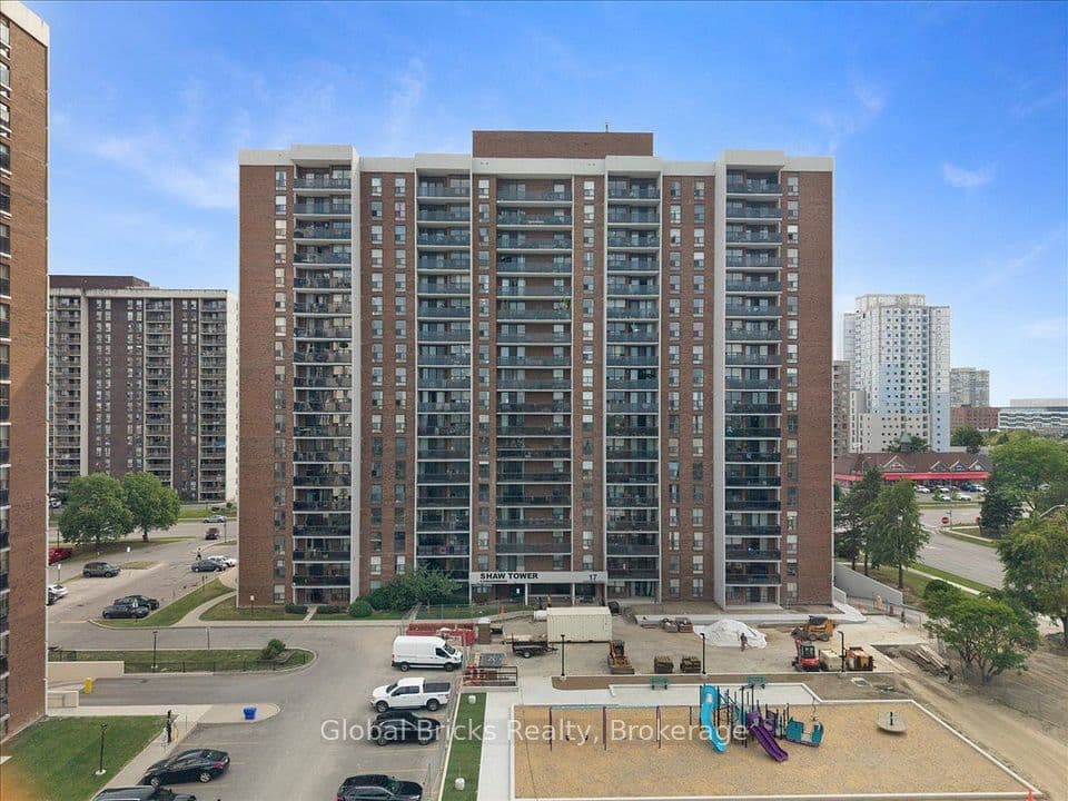 17 Knightsbridge Road 1103, Brampton, ON L6T 3X9 – main photo