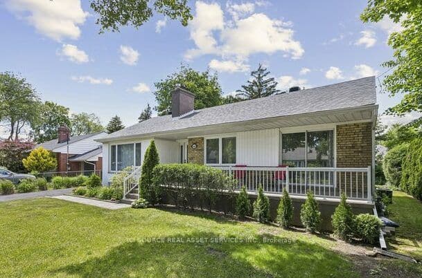 1603 Lincolnshire Boulevard, Mississauga, ON L5E 2S8 – photo 3