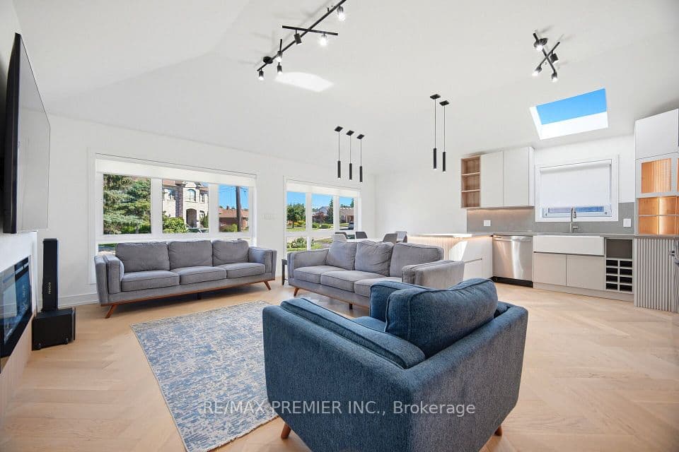 19 Jacinta Drive, Toronto, ON M6L 1H6 – photo 3