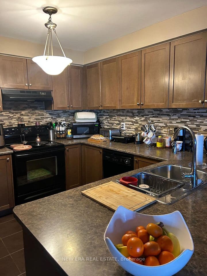 225 Schreyer Crescent, Milton, ON L9T 7B6 – photo 2