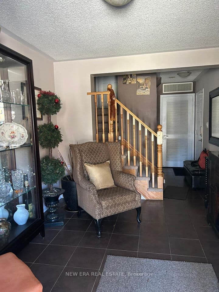 225 Schreyer Crescent, Milton, ON L9T 7B6 – photo 3