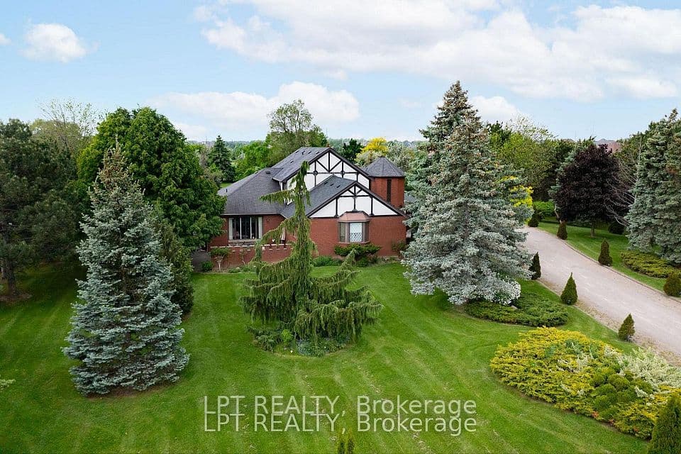 6 Fenton Way, Brampton, ON L6P 0P5 – main photo