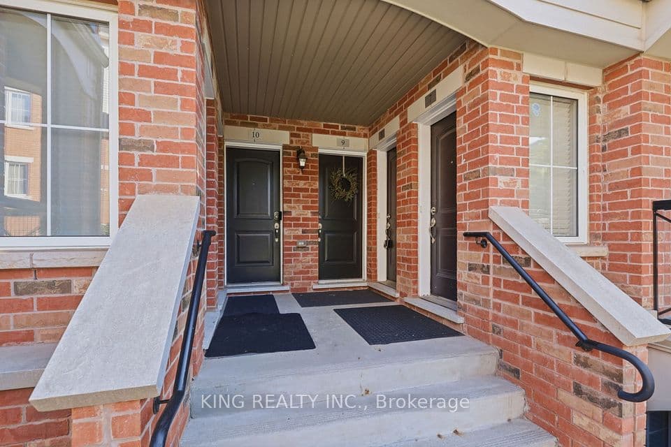 35 Hays Boulevard 8, Oakville, ON L6H 0J1 – photo 2