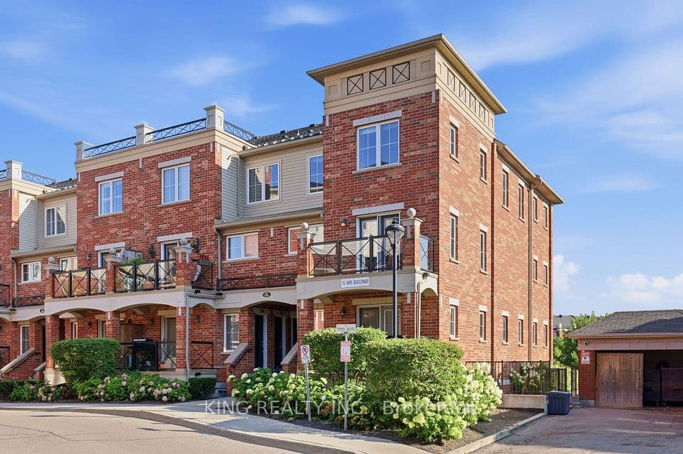 35 Hays Boulevard 8, Oakville, ON L6H 0J1 – main photo