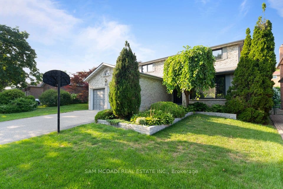 1077 Saginaw Crescent, Mississauga, ON L5H 3W4 – photo 2