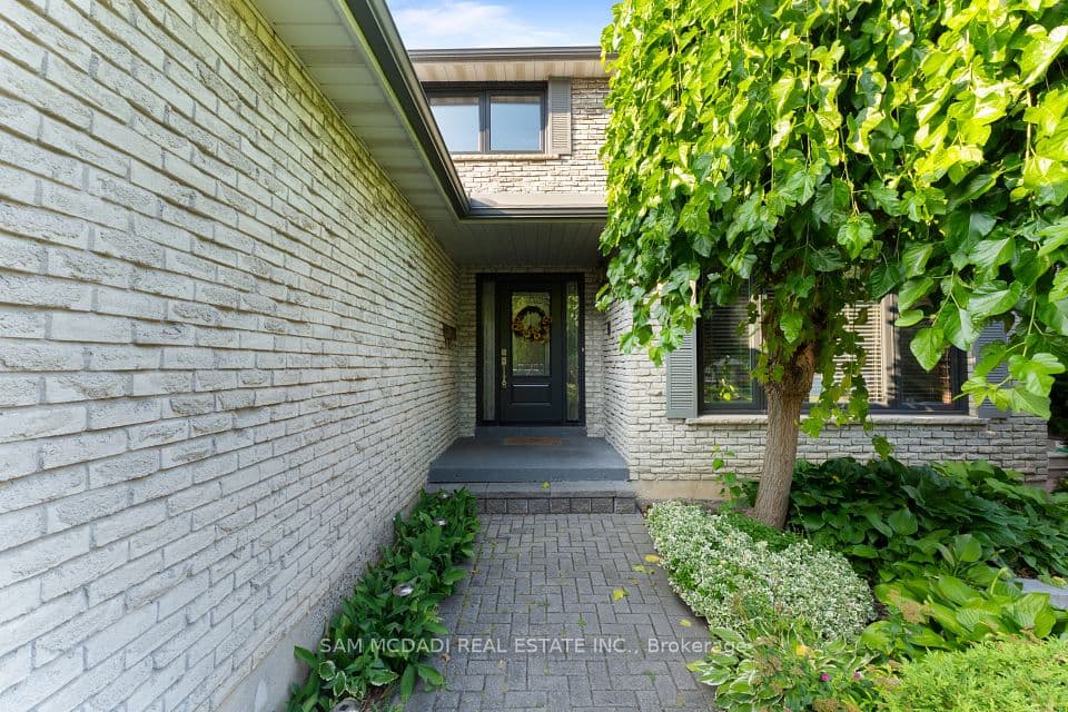1077 Saginaw Crescent, Mississauga, ON L5H 3W4 – photo 3