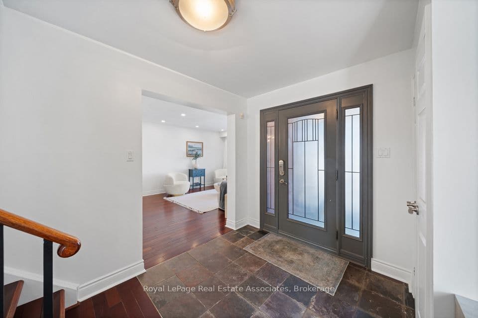 1550 Woodeden Drive, Mississauga, ON L5H 2V3 – photo 2