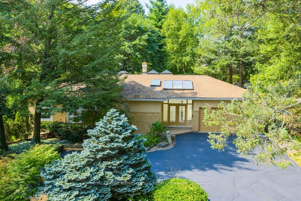 4189 Inglewood Drive, Burlington, ON L7L 1E3 – main photo