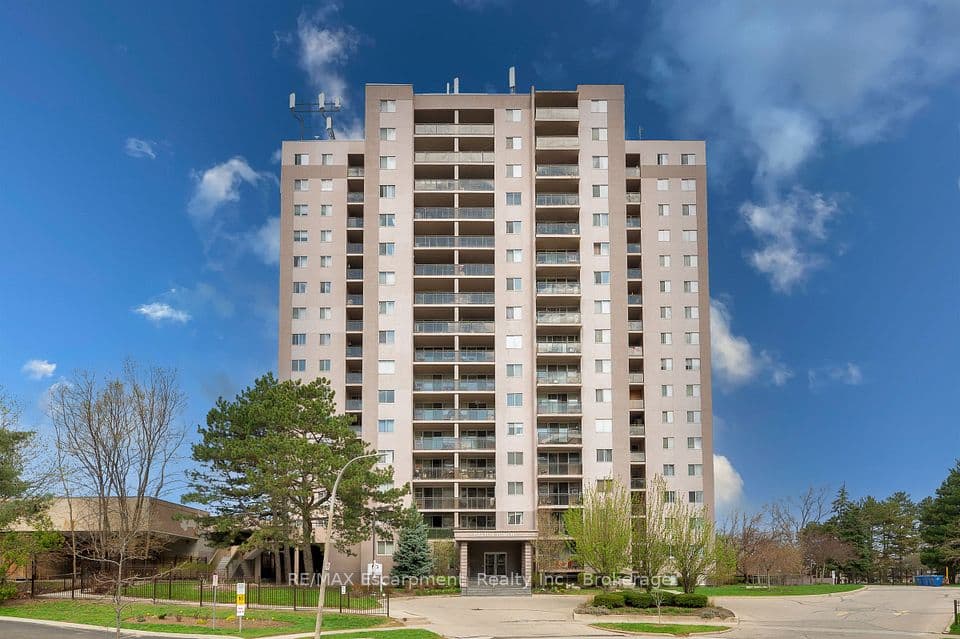 975 Warwick Court 310, Burlington, ON L7T 3Z7 – main photo