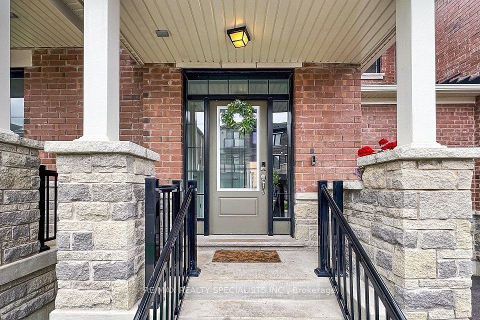 42 Keppel Circle, Brampton, ON L7A 5L1 – photo 3