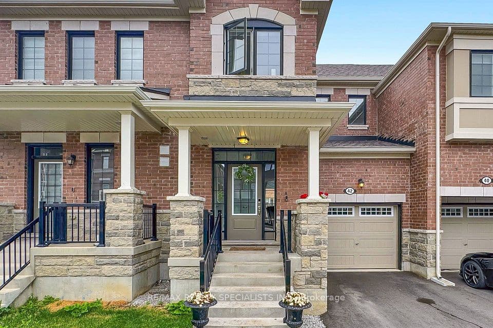 42 Keppel Circle, Brampton, ON L7A 5L1 – photo 2