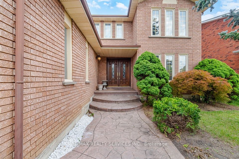 49 Turtlecreek Boulevard, Brampton, ON L6W 3X8 – photo 2