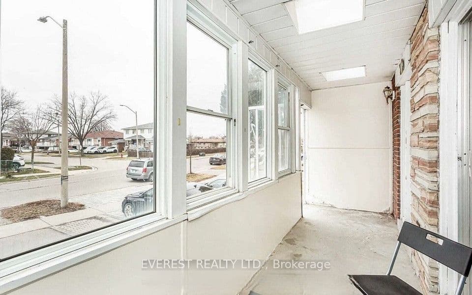 7549 Catalpa Road, Mississauga, ON L4T 2T2 – photo 2