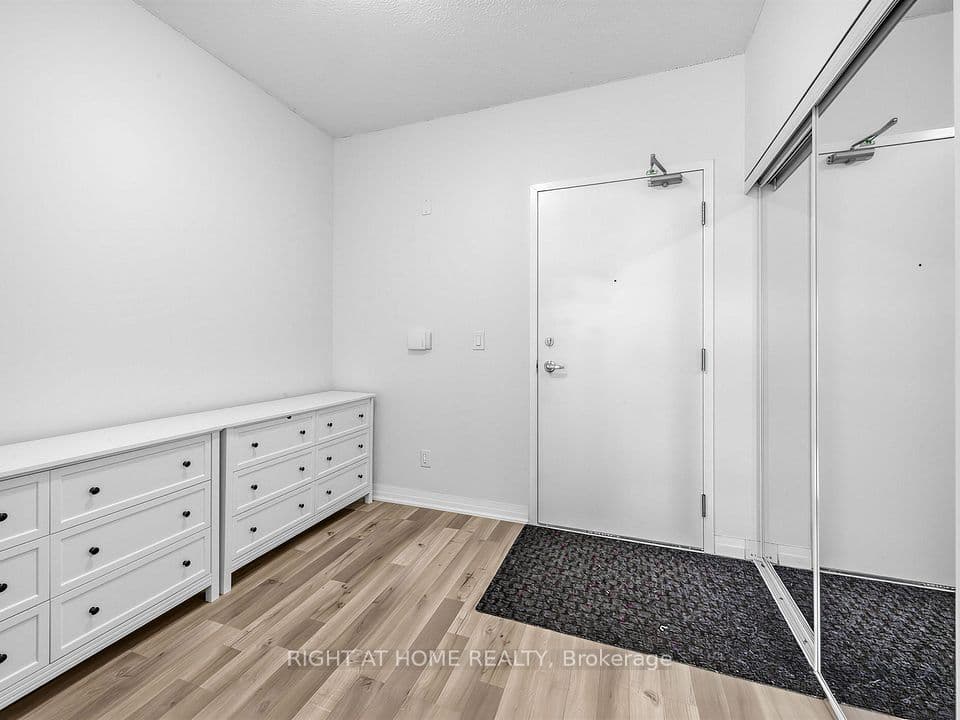 155 Legion Road N 208, Toronto, ON M8Y 0A7 – photo 2