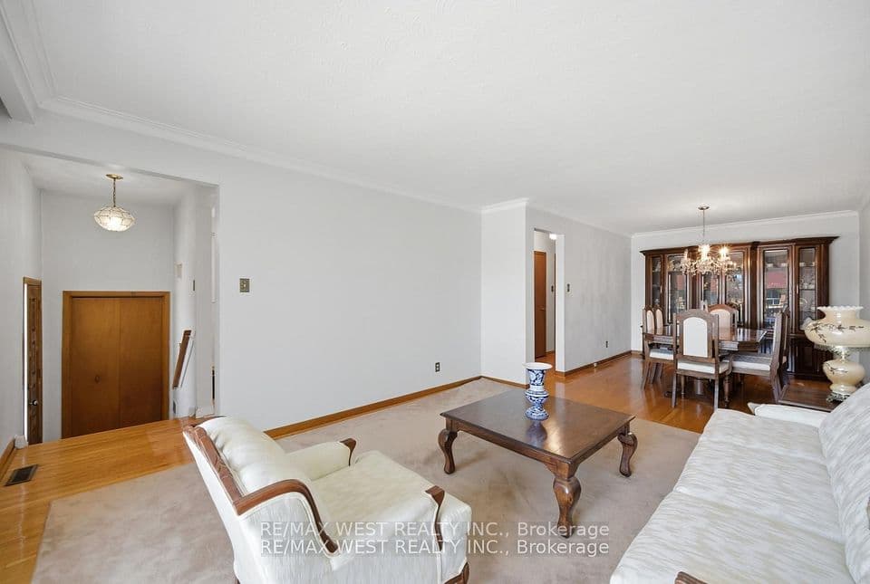 111 Shoreham Drive, Toronto, ON M3N 1S8 – photo 3