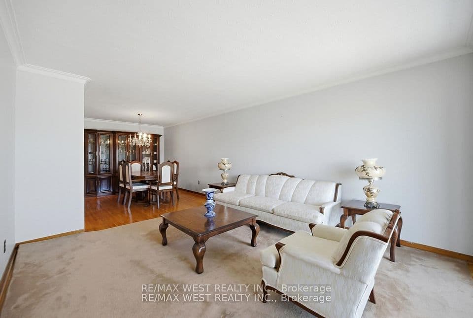 111 Shoreham Drive, Toronto, ON M3N 1S8 – photo 2