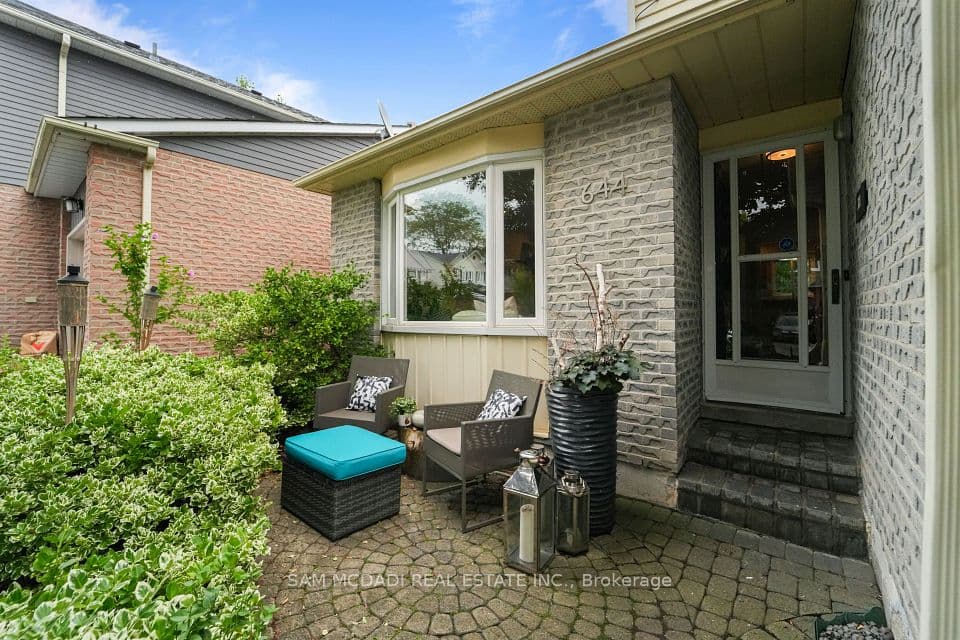 644 Sweetwater Place, Mississauga, ON L5H 3Y8 – photo 3
