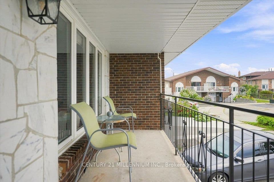 9 Cheryl Court, Brampton, ON L6V 3C2 – photo 2