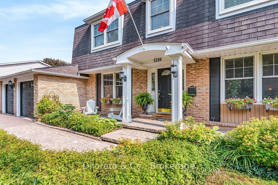 1216 Tyandaga Park Drive, Burlington, ON L7P 1M8 – photo 3