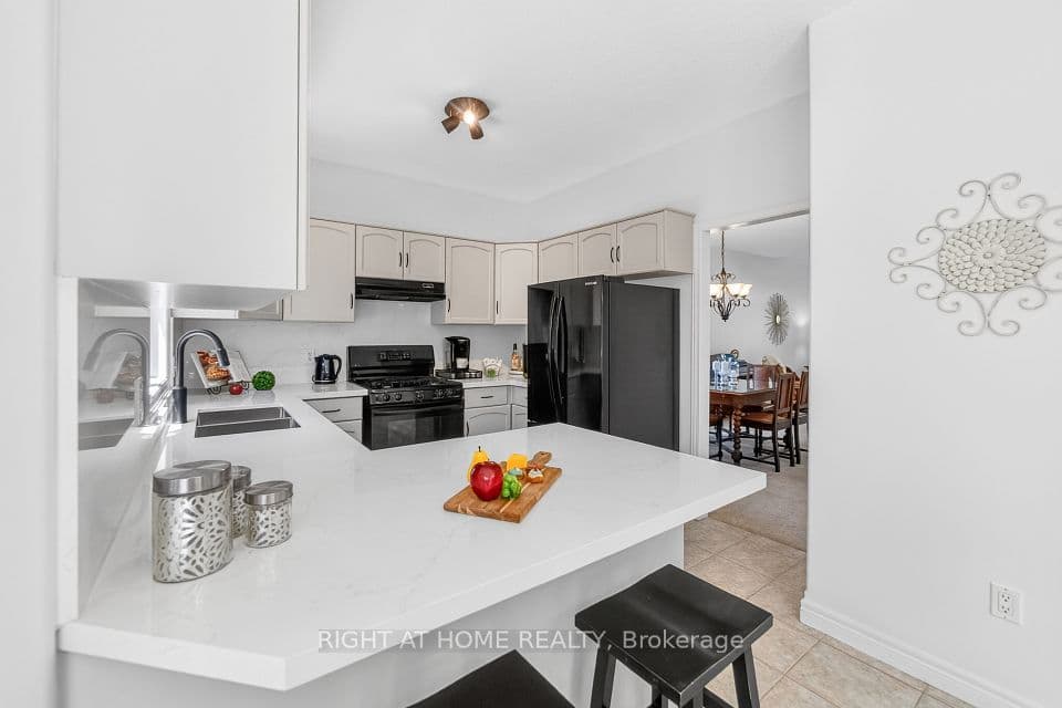 72 Beardmore Crescent, Halton Hills, ON L7J 2Z1 – photo 3
