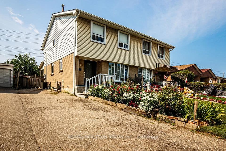 7384 Sills Road, Mississauga, ON L4T 2K1 – main photo