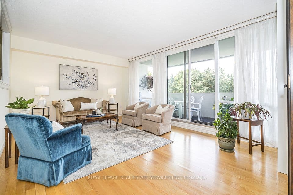 250 Scarlett Road 513, Toronto, ON M6N 4X5 – main photo