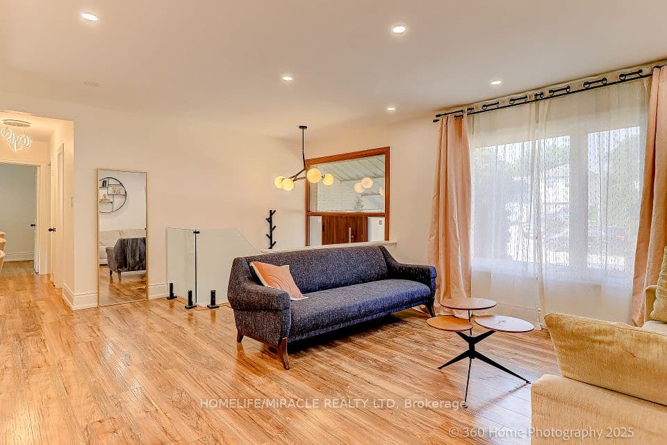 568 Weir Avenue, Oakville, ON L6L 4X4 – photo 3