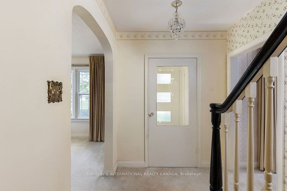37 Hilldowntree Road, Toronto, ON M9A 2Z7 – photo 2