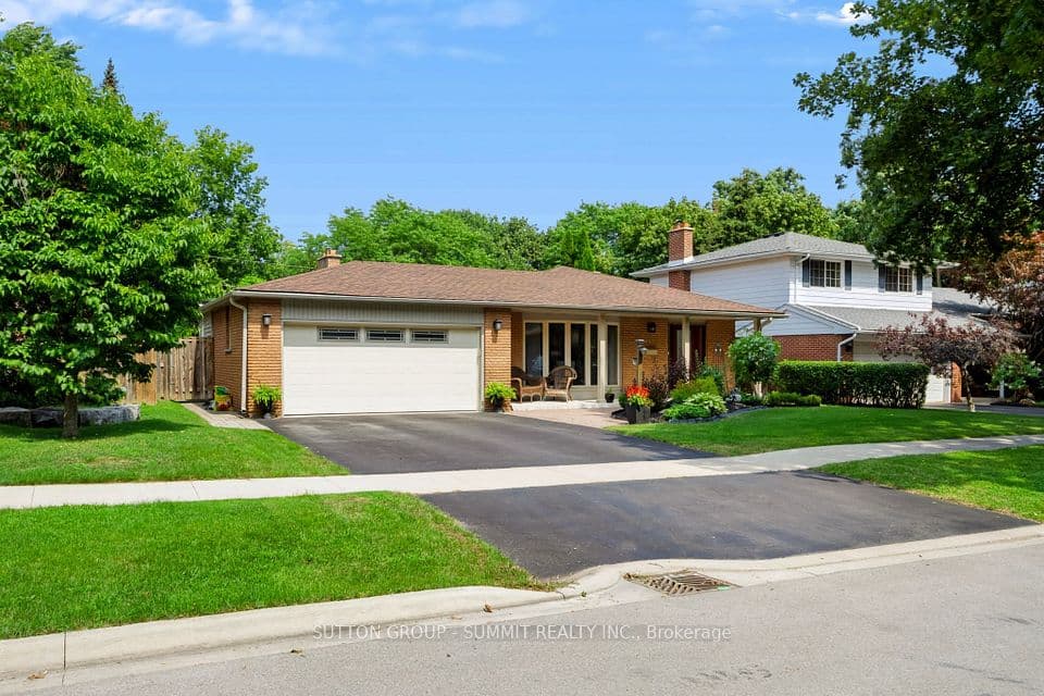659 Cherrywood Drive, Burlington, ON L7T 3W9 – photo 2