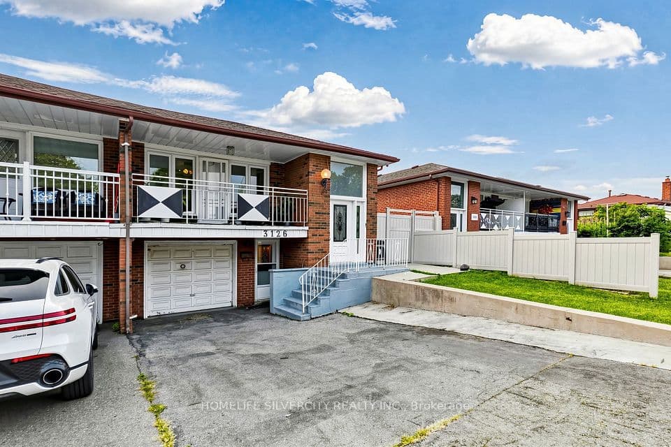 3126 Redbank Crescent, Mississauga, ON L4T 1V1 – photo 3