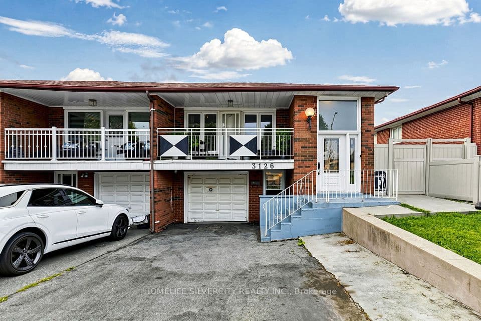 3126 Redbank Crescent, Mississauga, ON L4T 1V1 – photo 2