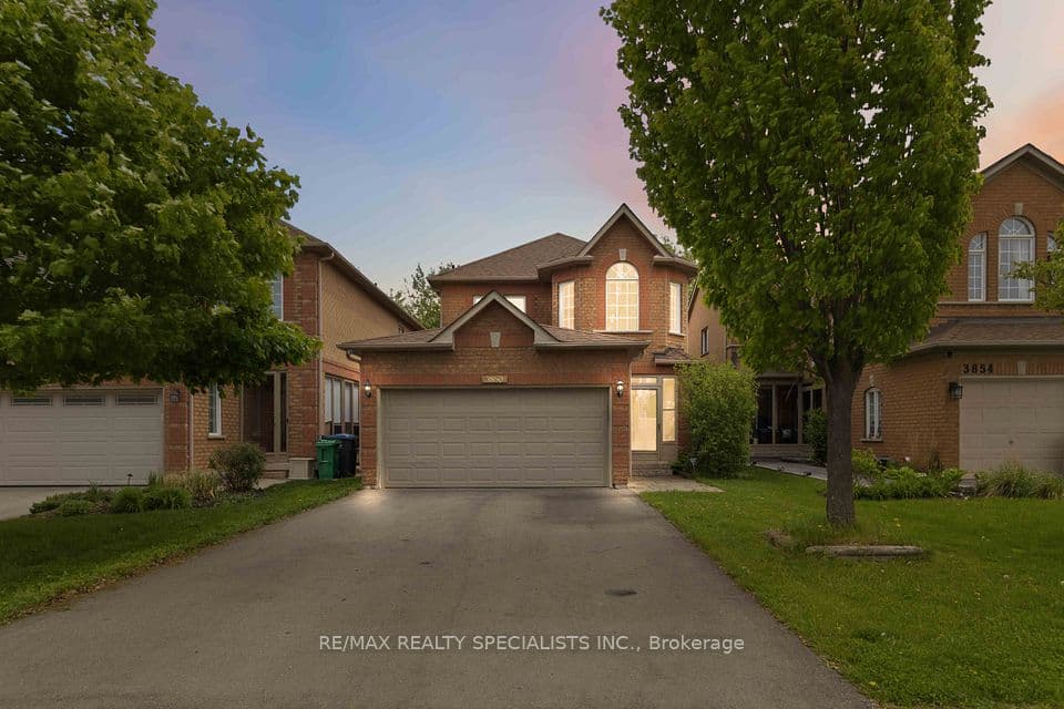 3850 Forest Bluff Crescent, Mississauga, ON L5N 7V1 – photo 2