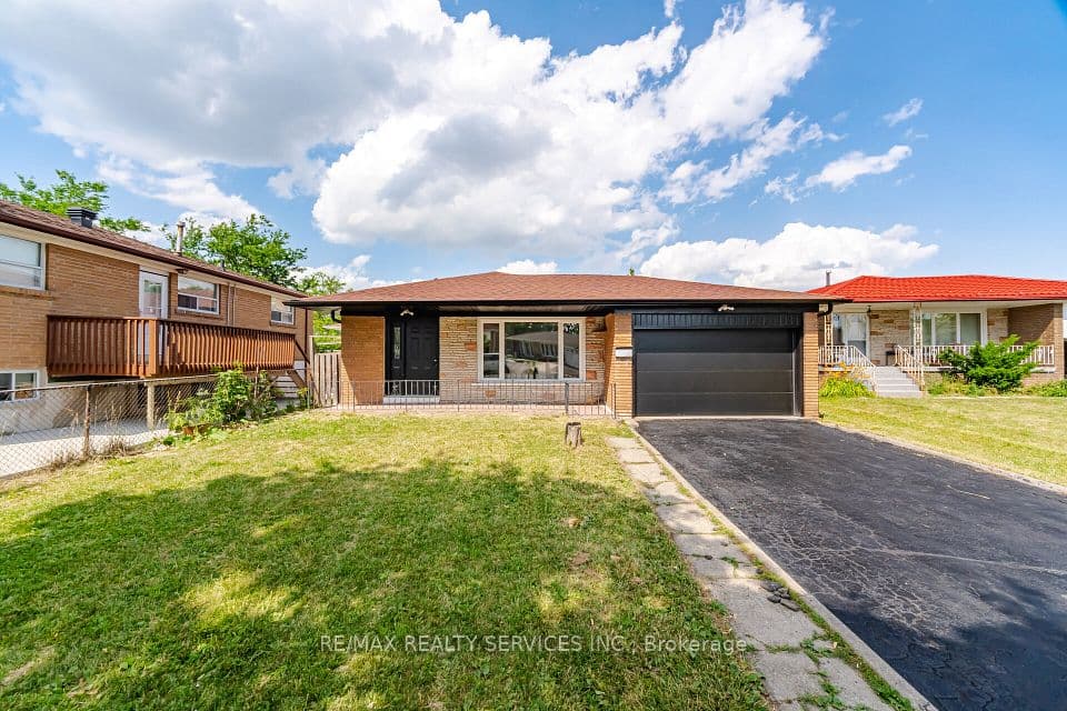7493 Netherwood Road, Mississauga, ON L4T 2N7 – main photo