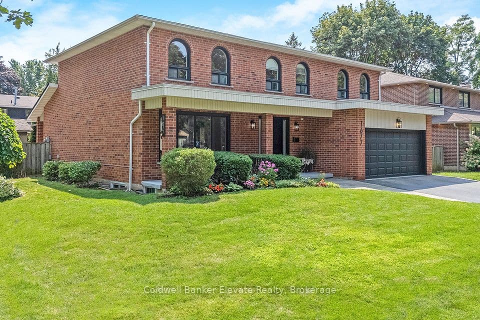 1677 Sherwood Forrest Circle, Mississauga, ON L5K 2G8 – photo 2