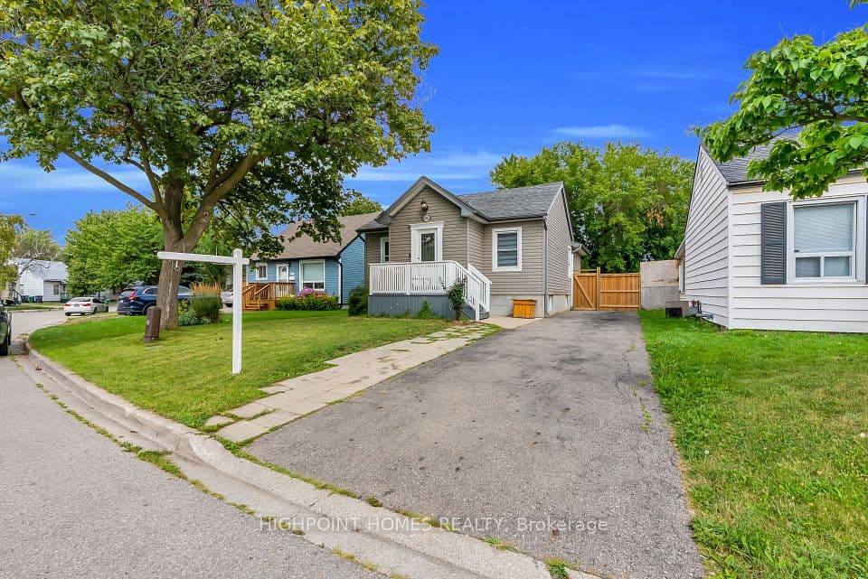 3052 Victory Crescent, Mississauga, ON L4T 1L4 – main photo