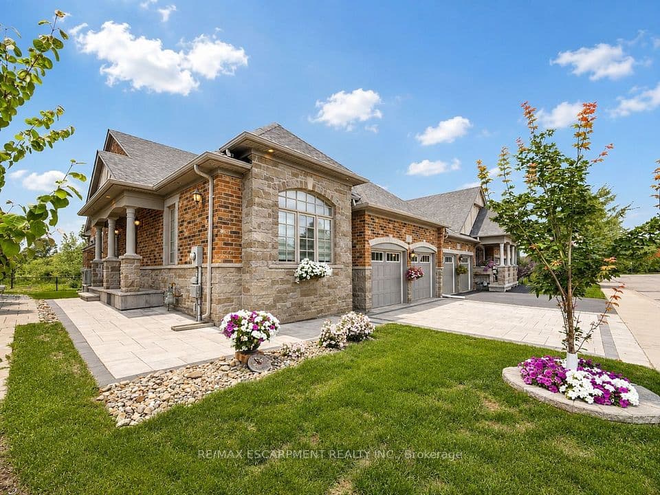 3353 Liptay Avenue 17, Oakville, ON L6M 0M6 – main photo