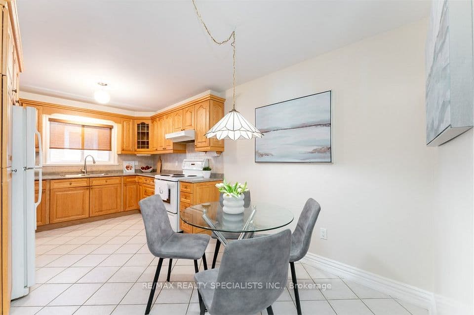 330 Hickory Circle, Oakville, ON L6H 4T5 – photo 2