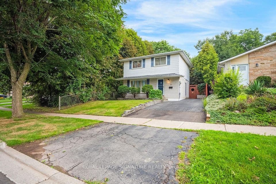 77 McCraney Street W, Oakville, ON L6H 1H5 – photo 2