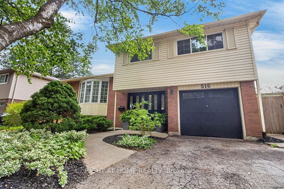 516 Kenmarr Crescent, Burlington, ON L7L 4R7 – main photo