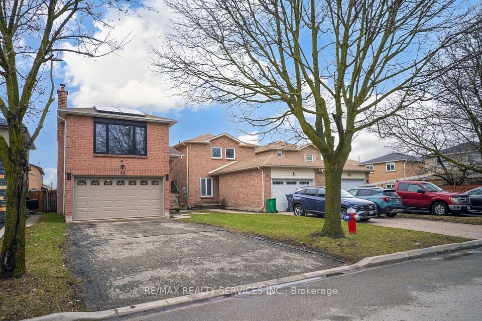 19 Wayne Nicol Drive, Brampton, ON L6X 3Z2 – photo 2