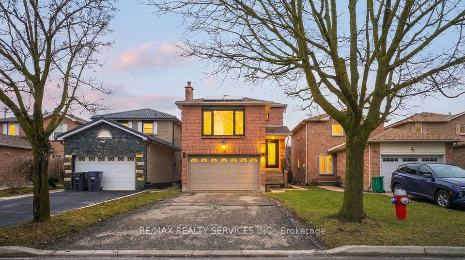 19 Wayne Nicol Drive, Brampton, ON L6X 3Z2 – main photo